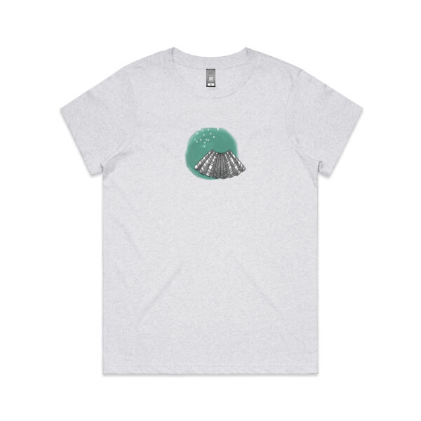 Fantail on Green (F) Thumbnail